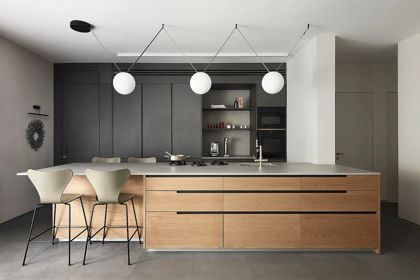 Гостиная с terrazzo и модульным диваном: ракурс 3