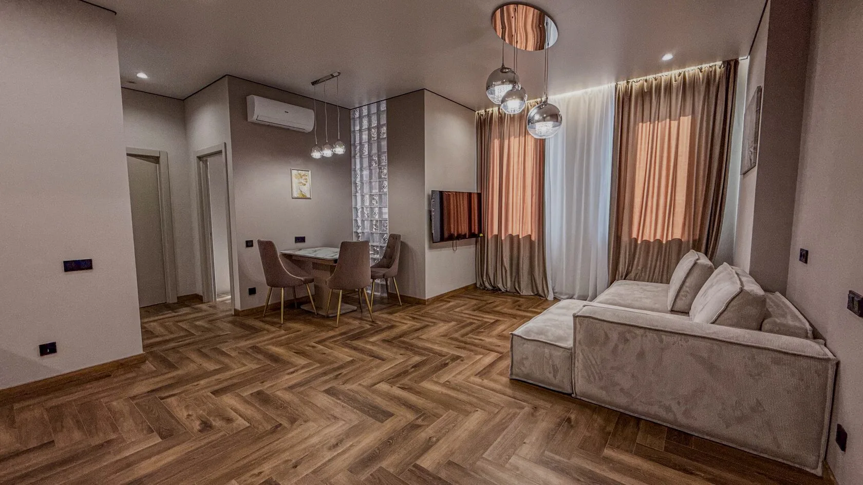 Теплый минимализм . Ремонт под ключ 57 м² в ЖК «HEADLINER»